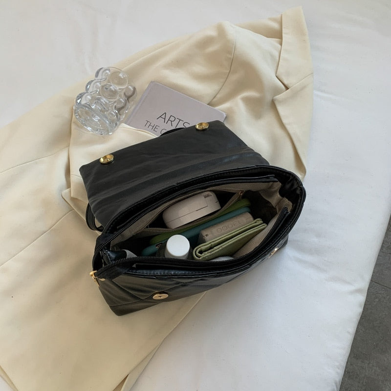 Arya Quilted Crossbody – Trendy gewatteerde schoudertas met ketting