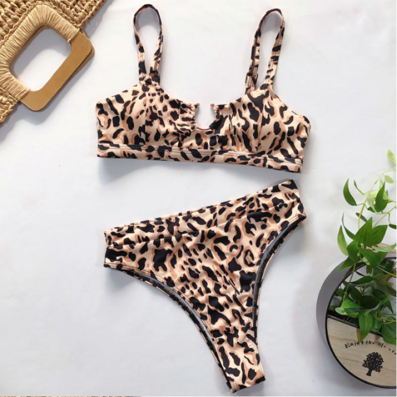 Bryanna Bikini – Stijlvolle Bikini met Dierenprint en Flatterende Pasvorm