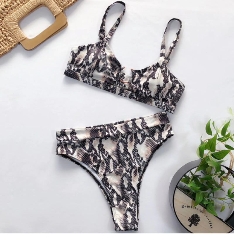 Bryanna Bikini – Stijlvolle Bikini met Dierenprint en Flatterende Pasvorm