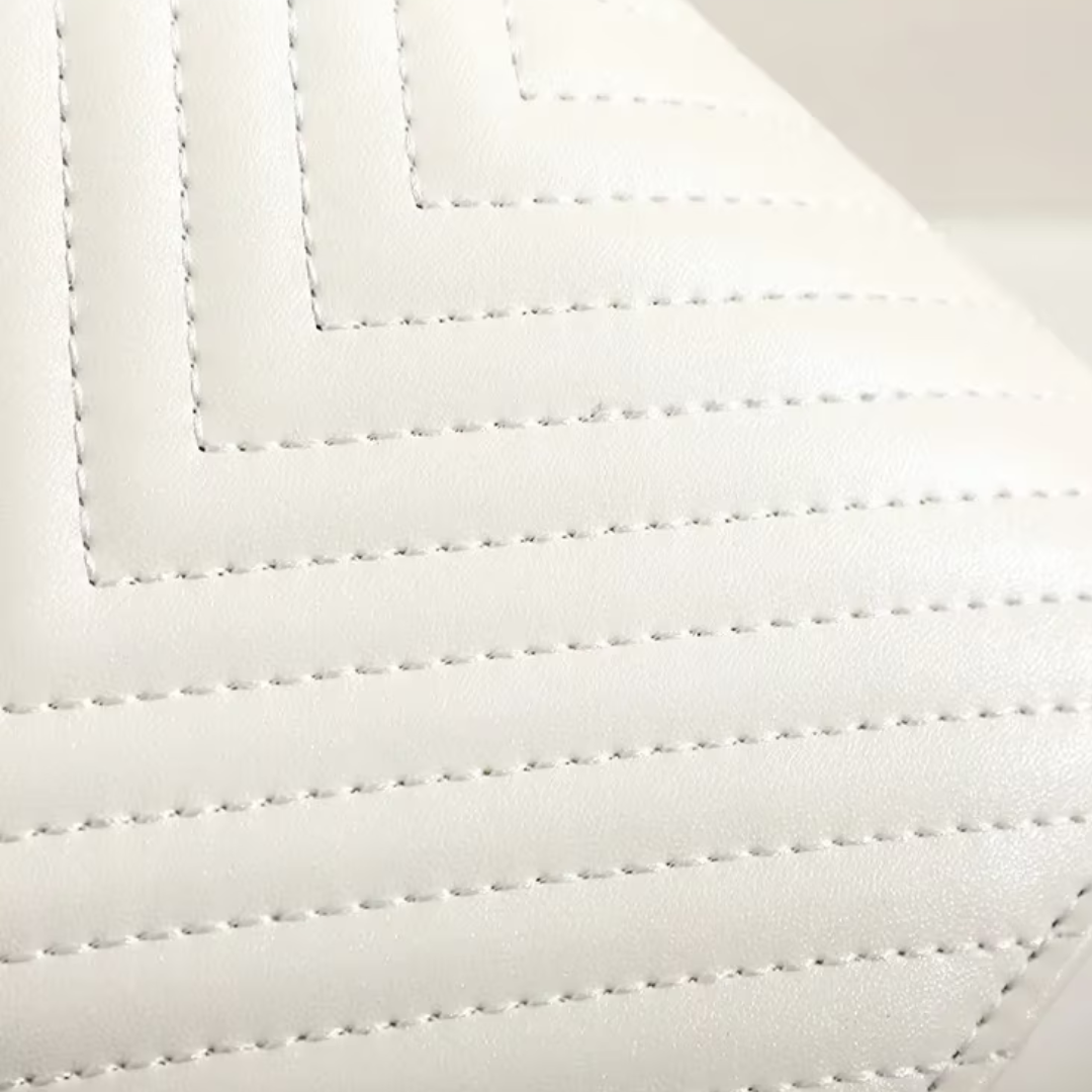 Liora Clutch – Elegante Handtas met Gouden Accenten