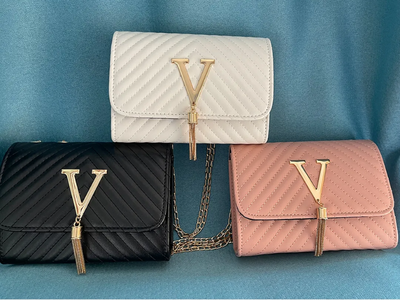 Liora Clutch – Elegant Handbag with Gold Accents